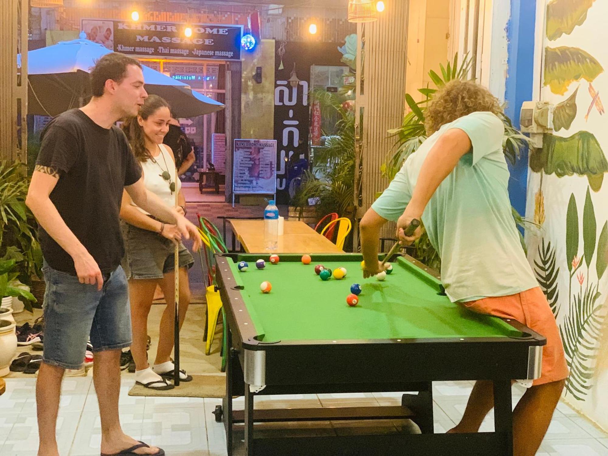 Social Backpacker Hostel & Rooftop Bar Battambang Exterior photo